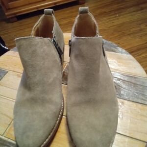 Lucky Brand Fausst Bootie. Tan Suede Ankle Boots Size 7.5